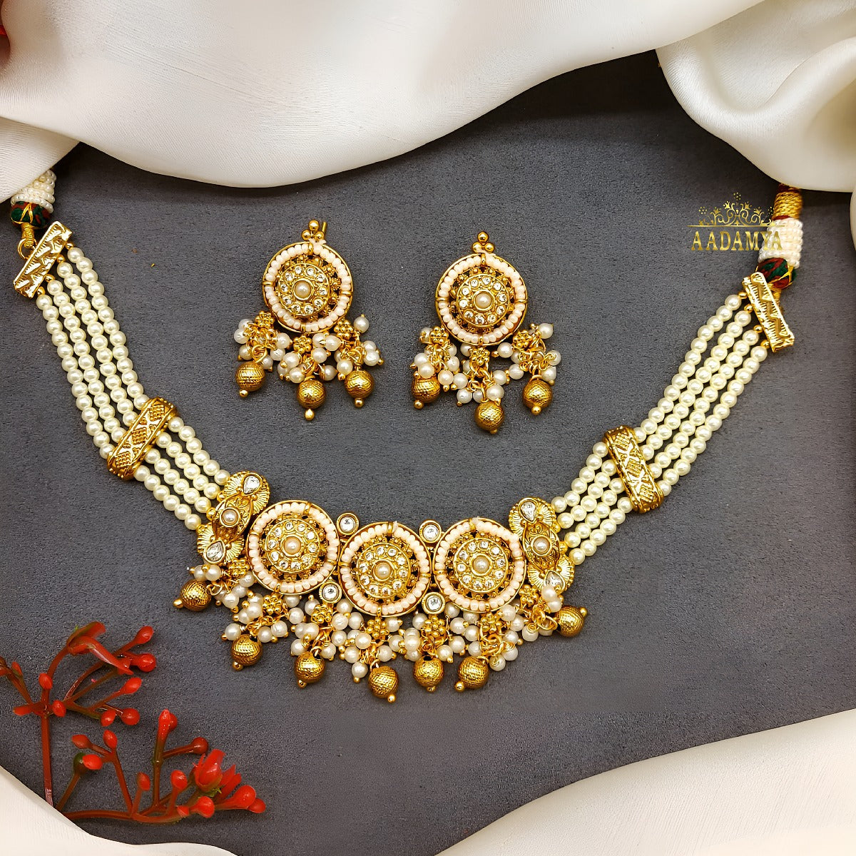 TRADITIONAL NECKLACES